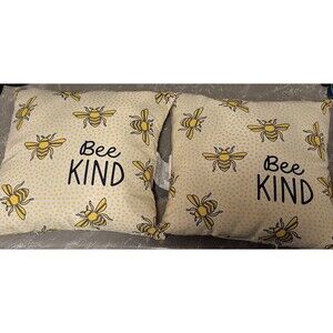 2 Mainstays Bee Themed Indoor/Outdoor Throw Pillows 16x16
